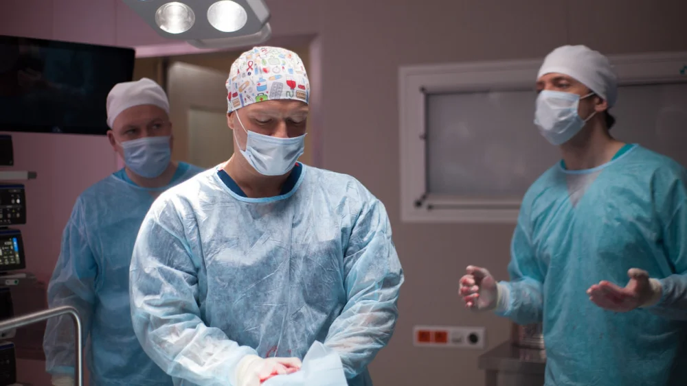 Акушер | 1 сезон | 1-16 серия | Русский трейлер | 2023 | Скоро 2 сезон | смотреть онлайн - garry.cool