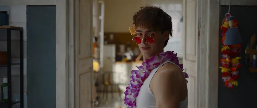 «Зазеркалье чувств: почему “Сводишь с ума” — не просто романтика, а возвращение веры в чудеса»