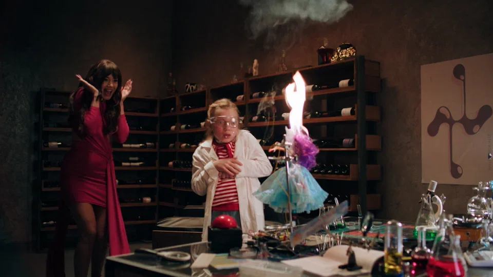 «Няня Оксана» возвращает дух нулевых — но с гаджетами и Таро