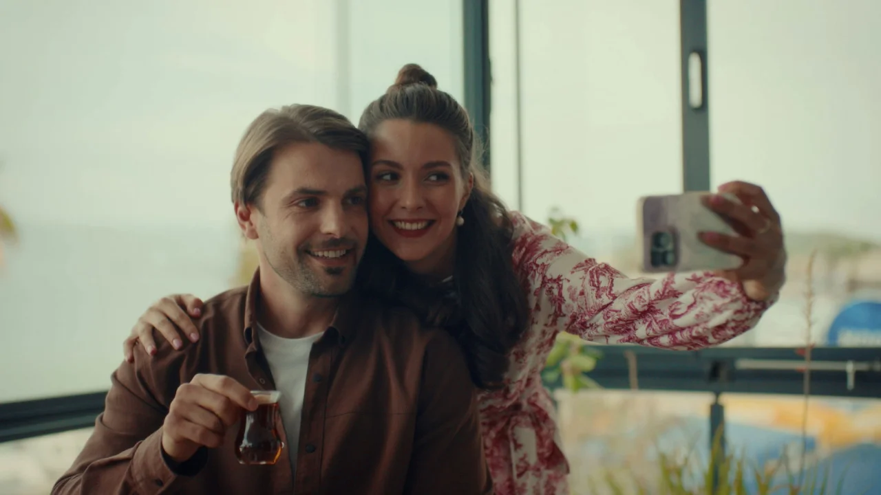 Обложка Тысяча роз (2025)