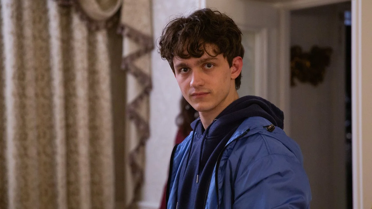 Обложка В круге света (2025)