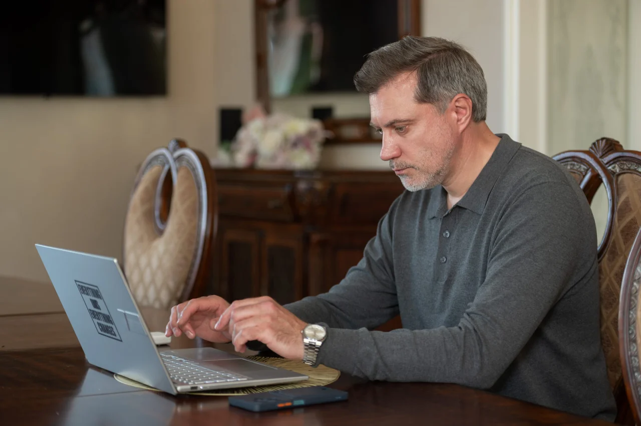 Обложка Любовная сделка (2025)