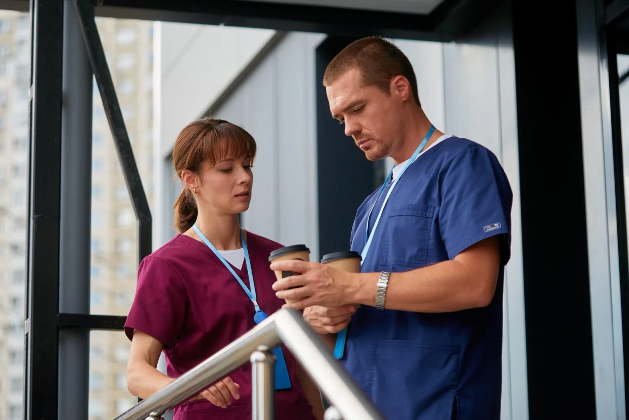 Обложка Солнце за облаками (2025)