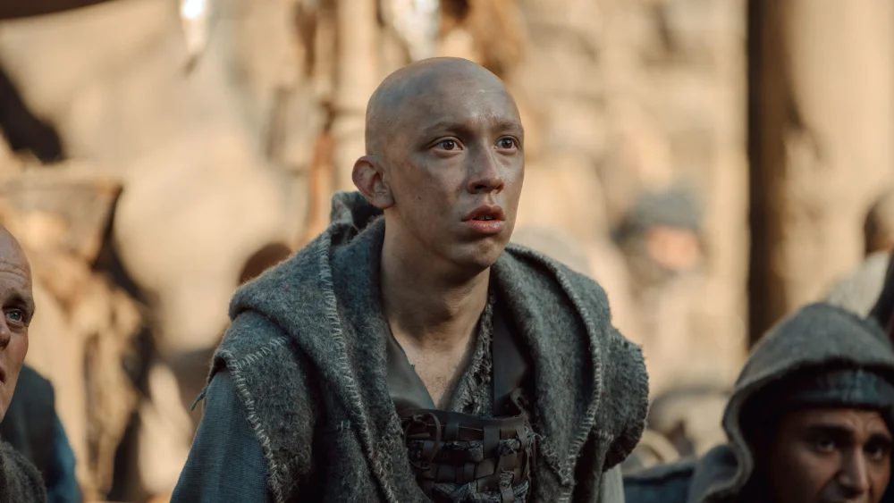 «Трудно быть богом»: Безруков, Исакова и Бондарчук закончили съёмки самой масштабной фантастической драмы года