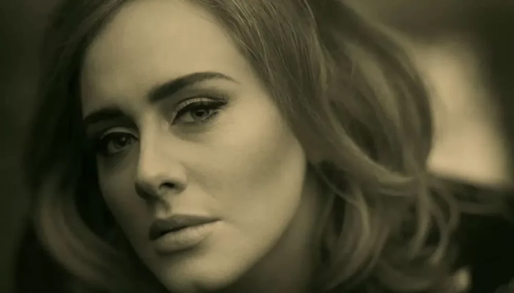 Адель выходит из студийного мира на экран: Том Форд делает певицу кинозвездой