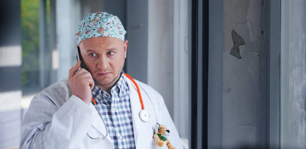 «Тля»: Педиатр против мафии: у ТНТ новая комедия, где милый врач работает на бандитов