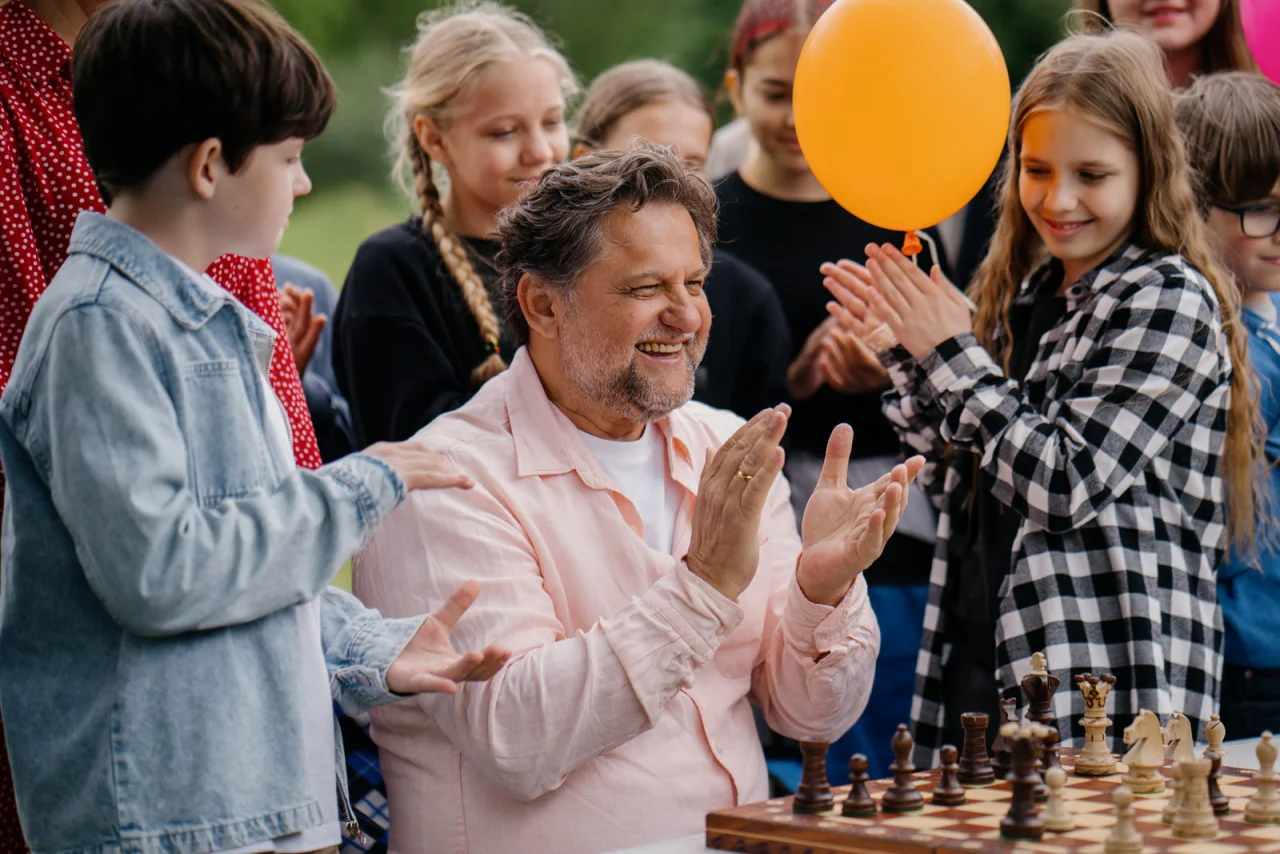 Обложка Родители родителей 2 сезон (2025)