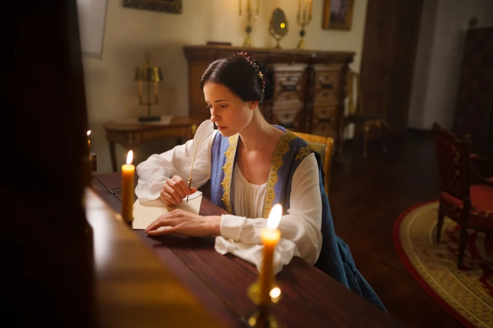 Дубровский надевает маску: русскую классику превратили в исторический экшн с Зорро