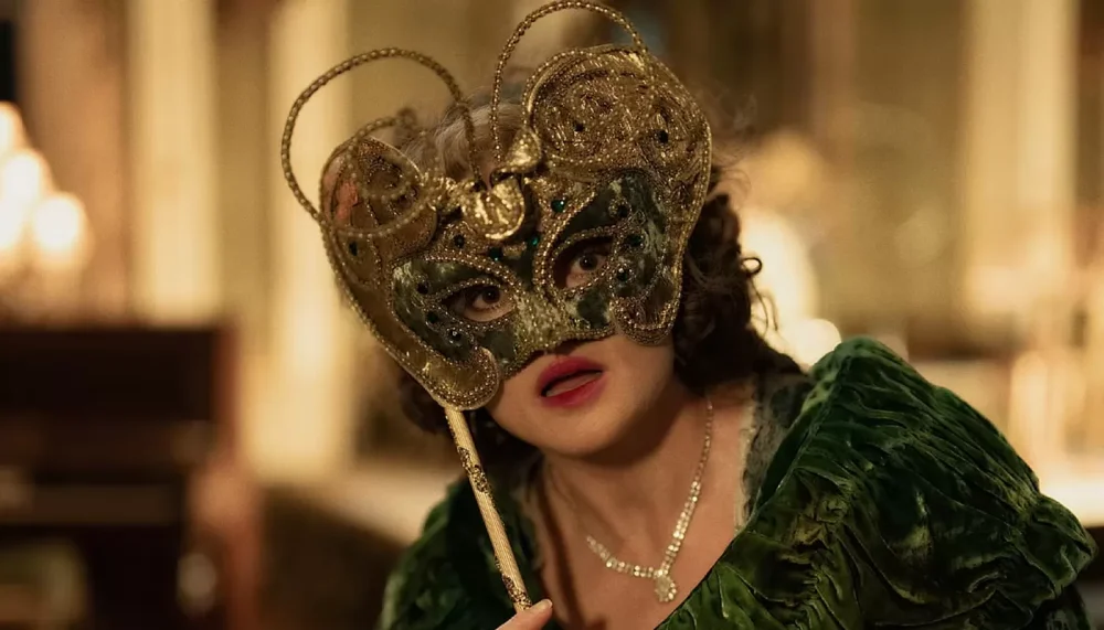 Белый лотос меняет гостей: Хелена Бонем Картер заезжает на Французскую Ривьеру