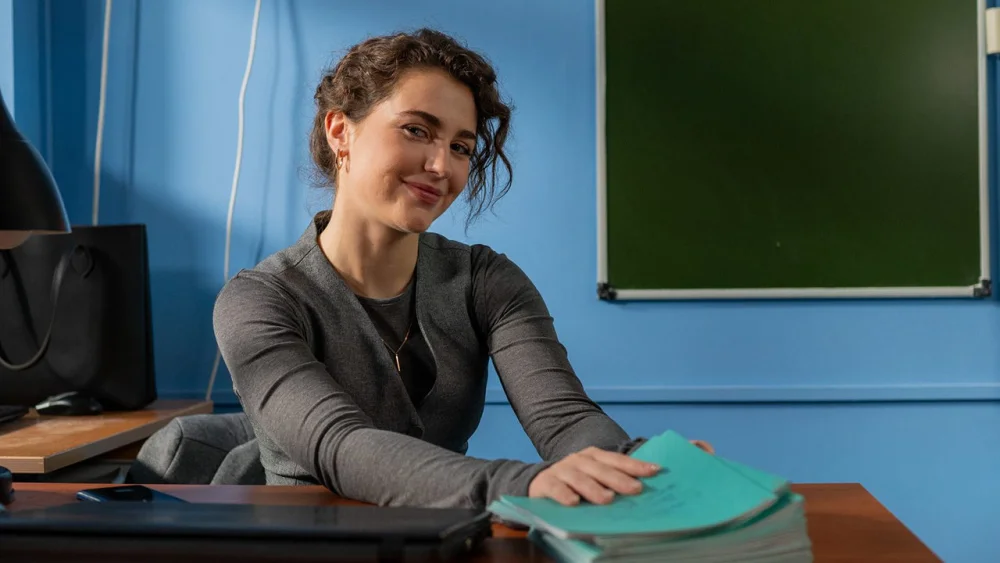 Училка | 1 сезон | 1-4 серия | Русский трейлер | 2025 | смотреть онлайн - garry.cool