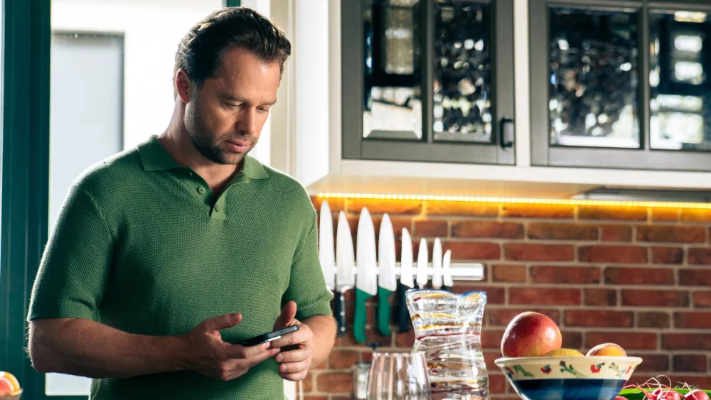 Универ 15 лет спустя | 1 сезон | 1-12 серия | Русский трейлер #3 | 2026 | смотреть онлайн - garry.cool