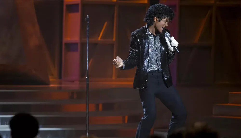 Байопик о Майкле Джексоне провалился у критиков: «стерильно» и без риска — зато с претензией на легенду