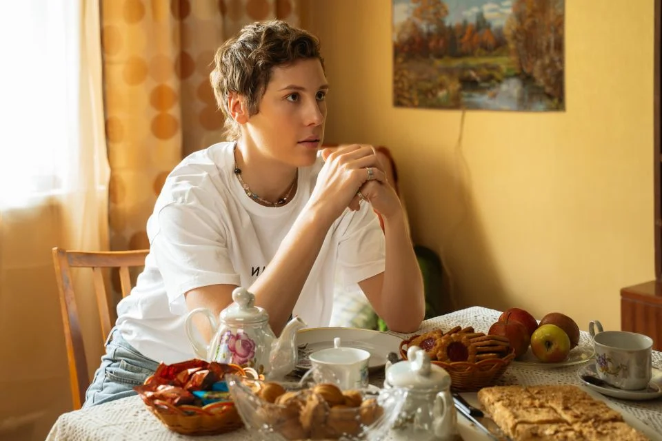 Неудачник или герой поколения? Новый сериал «Паша» готовится стать неожиданным хитом лета