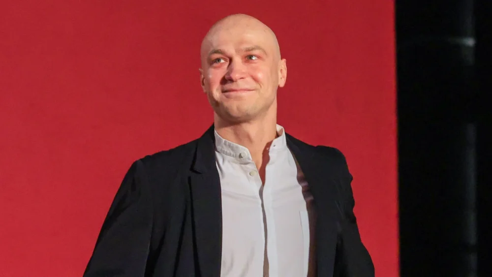 Neon забрал «Искусственного» Гуаданьино — и снова делает ставку на кино про тех, кто создаёт будущее