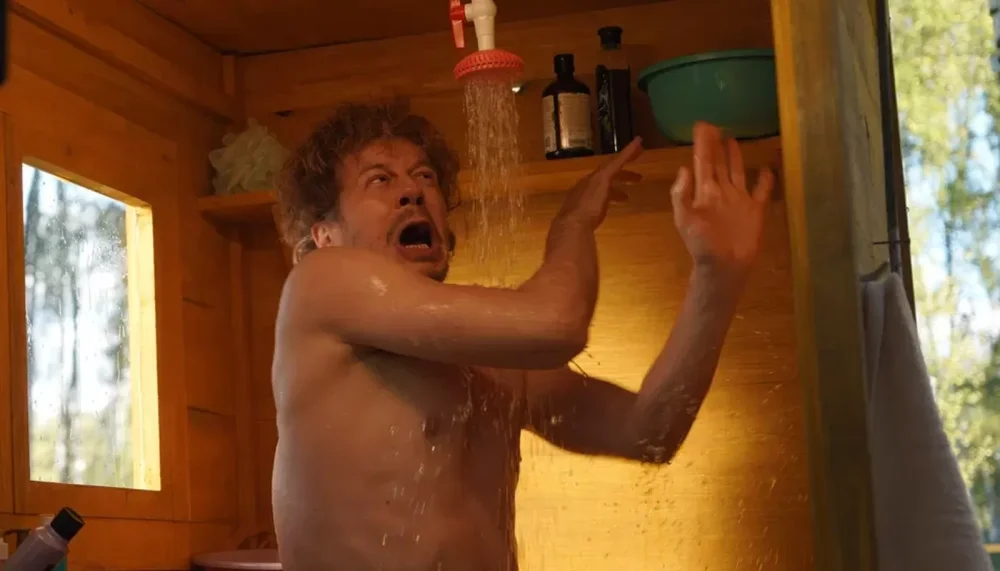 Карьера рухнула — и пришлось спасать журавлей: Тихон Жизневский и Кристина Асмус снимаются в «Когда пролетают журавли»